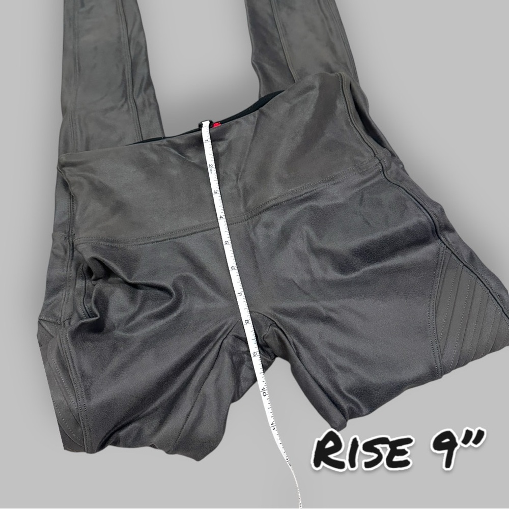 🎉HP🎉 Excellent Used Condition SPANX Moto Legging in Gunmetal Grey. Size Small. - Picture 8 of 13